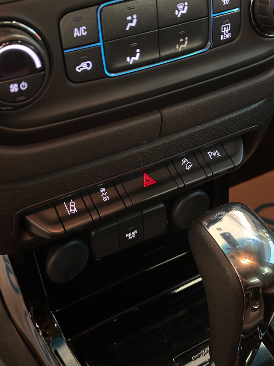 GM - Chevrolet TRAILBLAZER PREMIER — foto 25