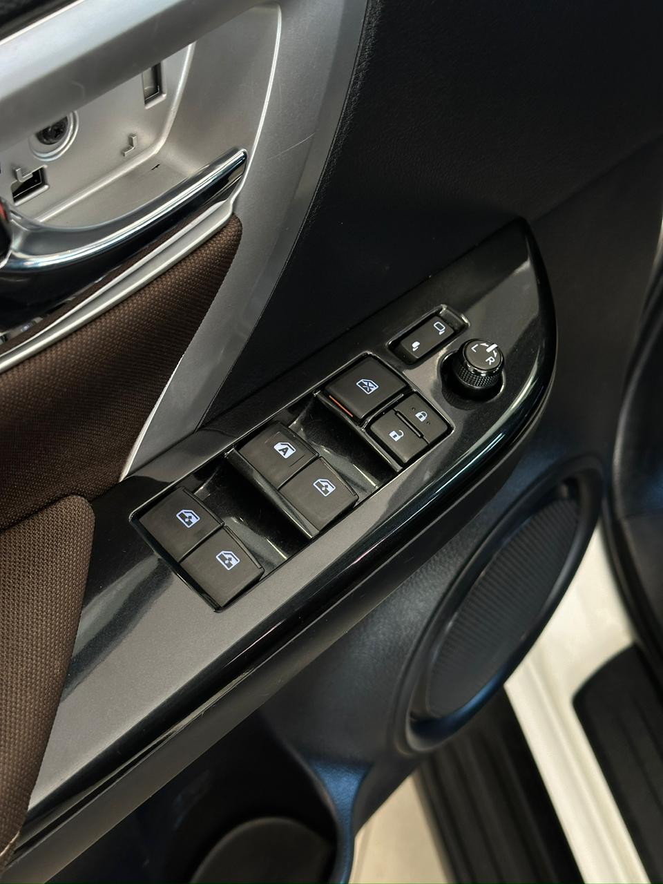 Toyota Hilux SW4 — foto 5