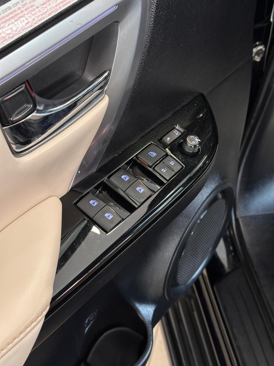 Toyota Hilux SW4 Diamond — foto 6