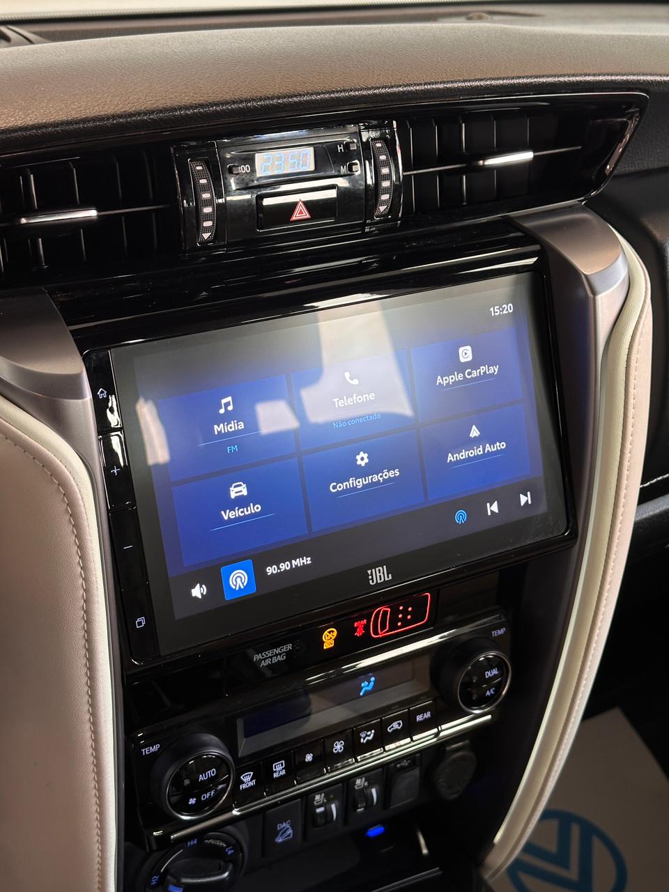Toyota Hilux SW4 Diamond — foto 10
