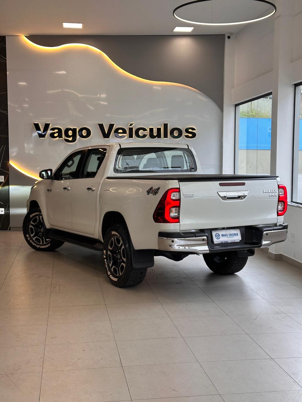 Toyota Hilux — foto 2