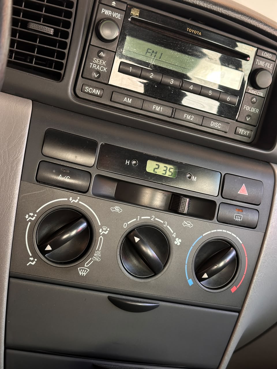Toyota Corolla XLi — foto 21