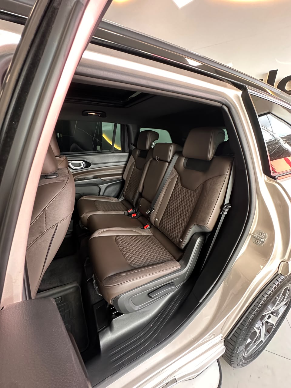 Jeep Commander Overl. TD380 — foto 12