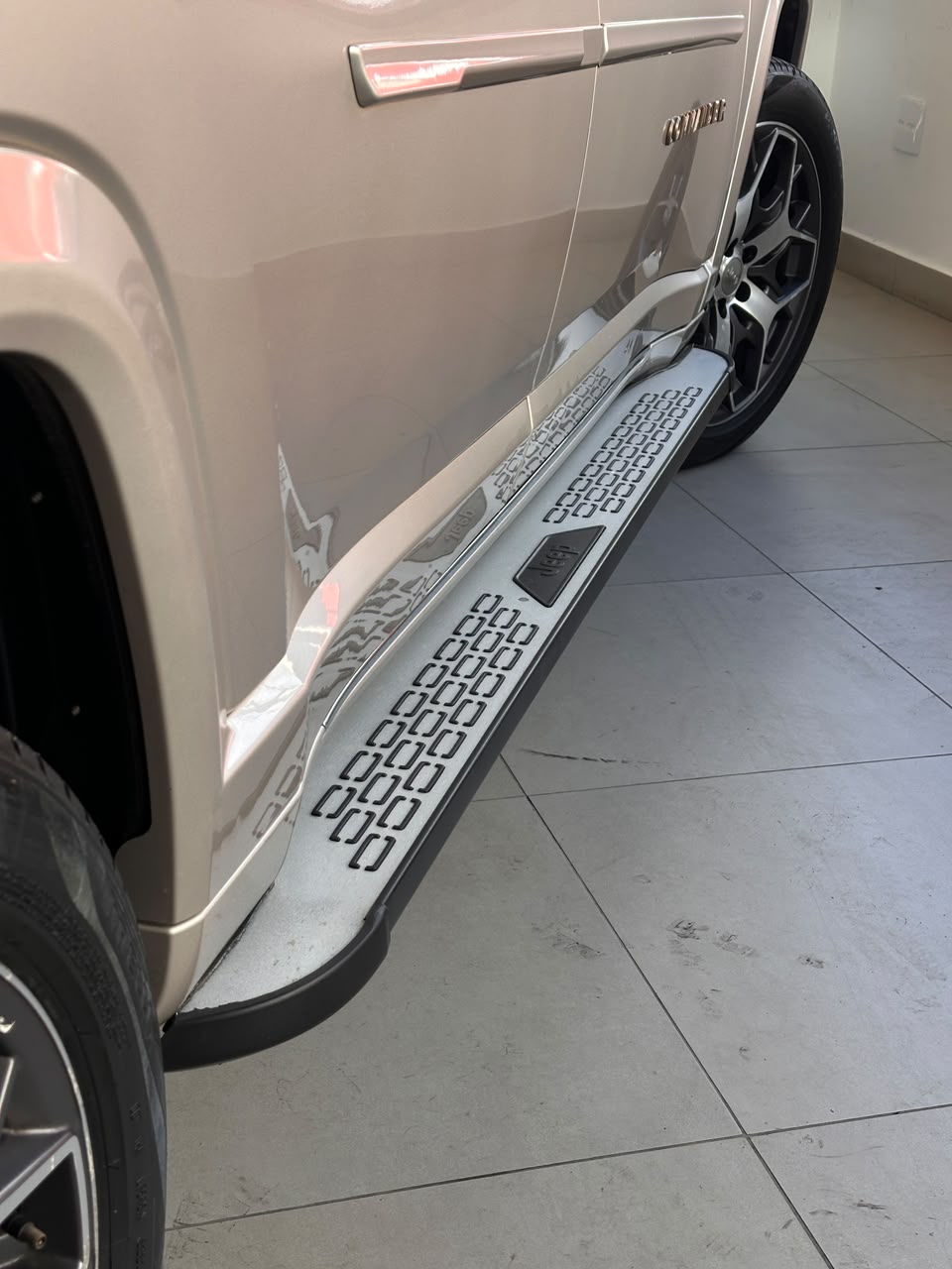 Jeep Commander Overl. TD380 — foto 5