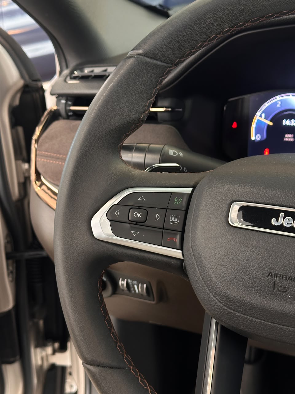 Jeep Commander Overl. TD380 — foto 24