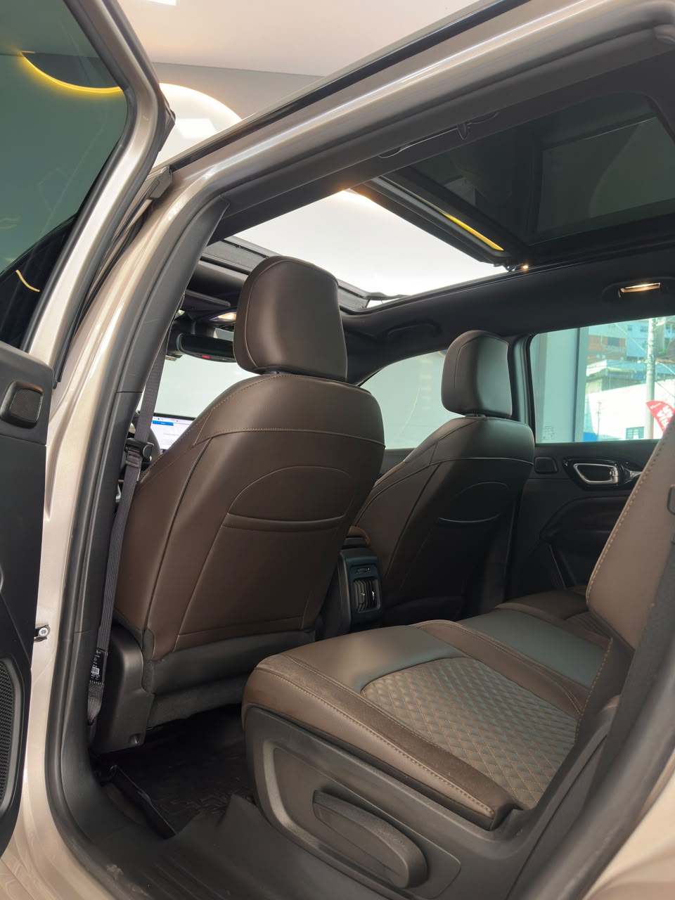 Jeep Commander Overl. TD380 — foto 17