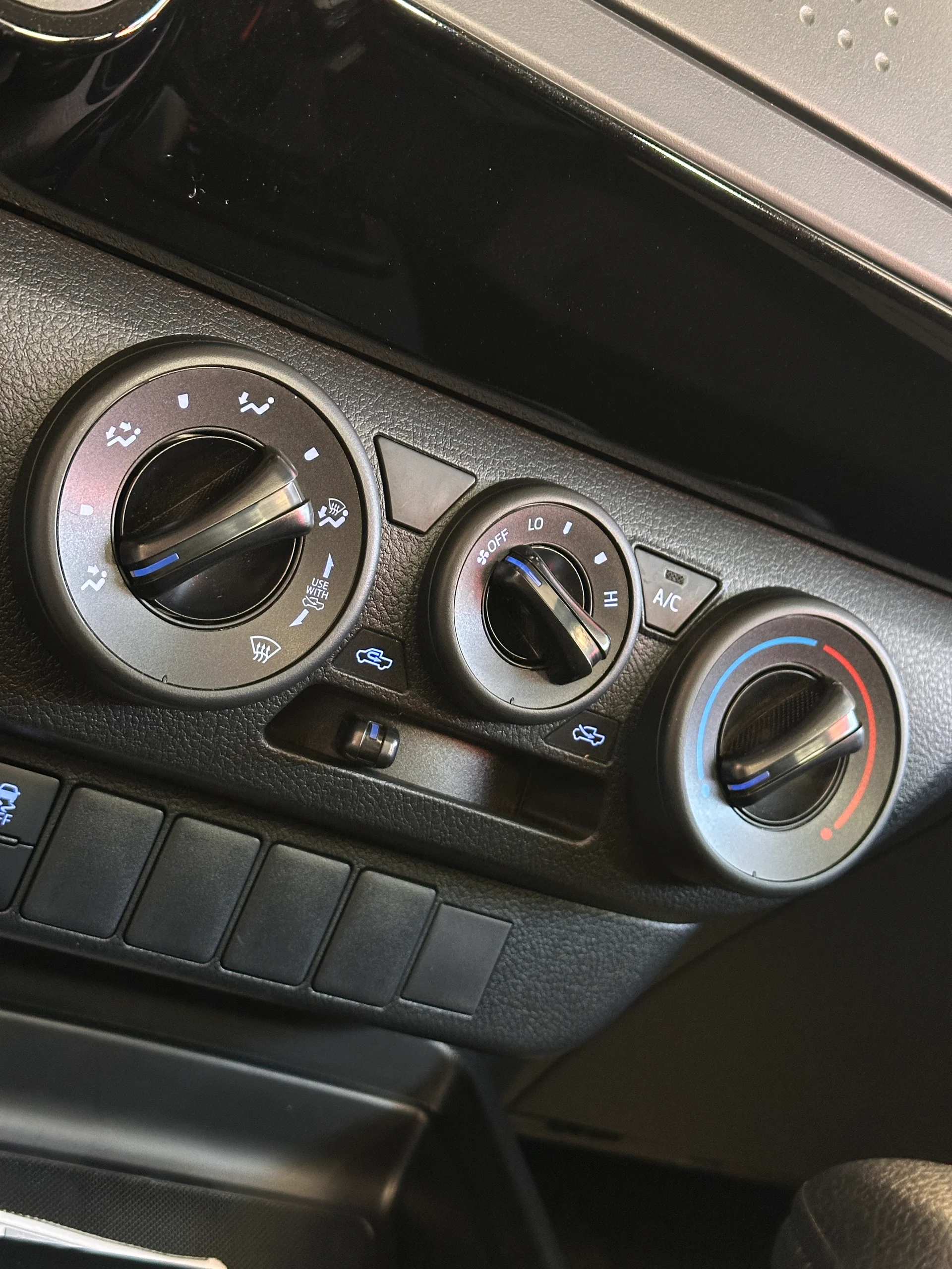 Toyota Hilux — foto 13