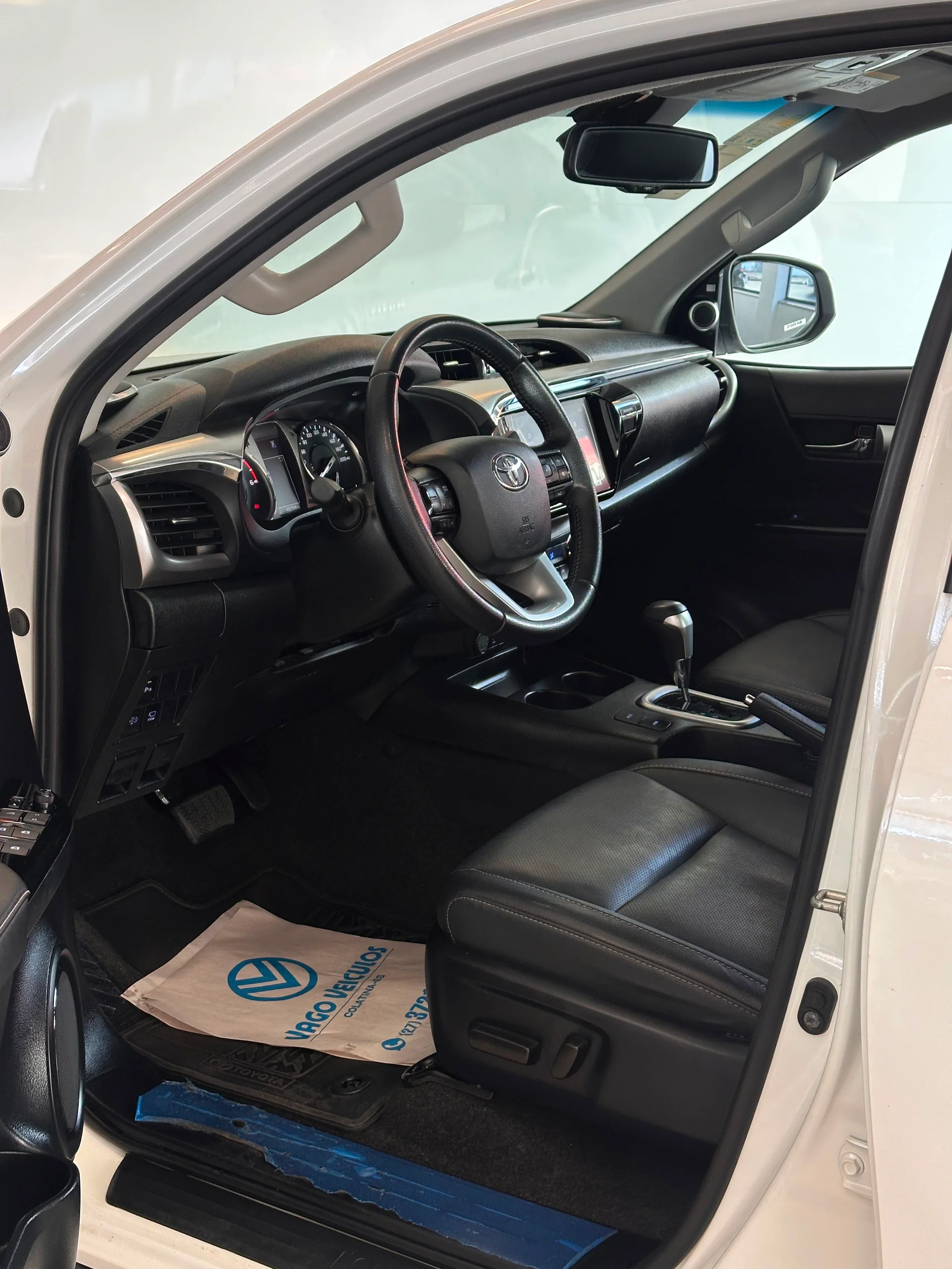Toyota Hilux — foto 12