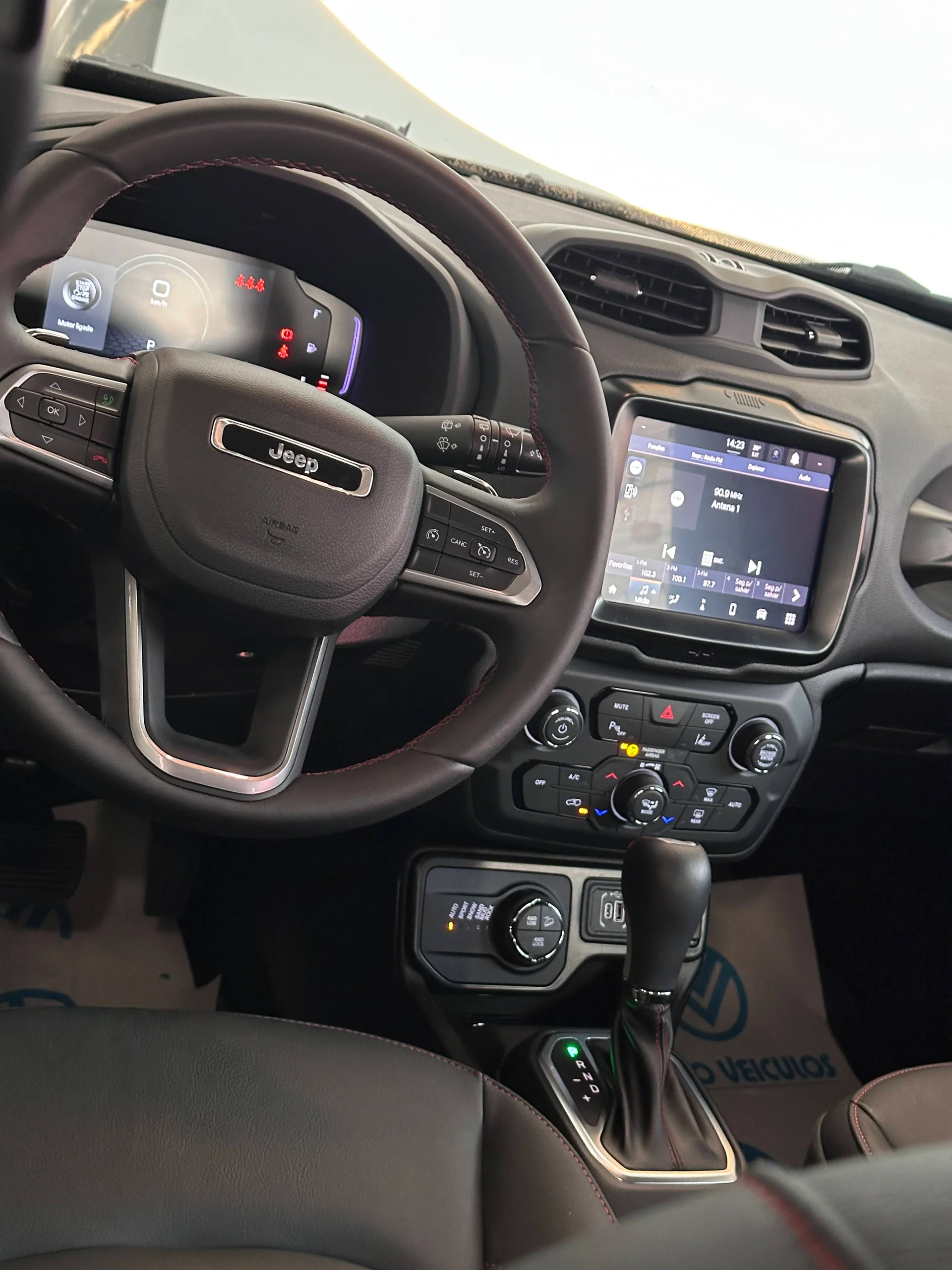 Jeep Renegade — foto 25