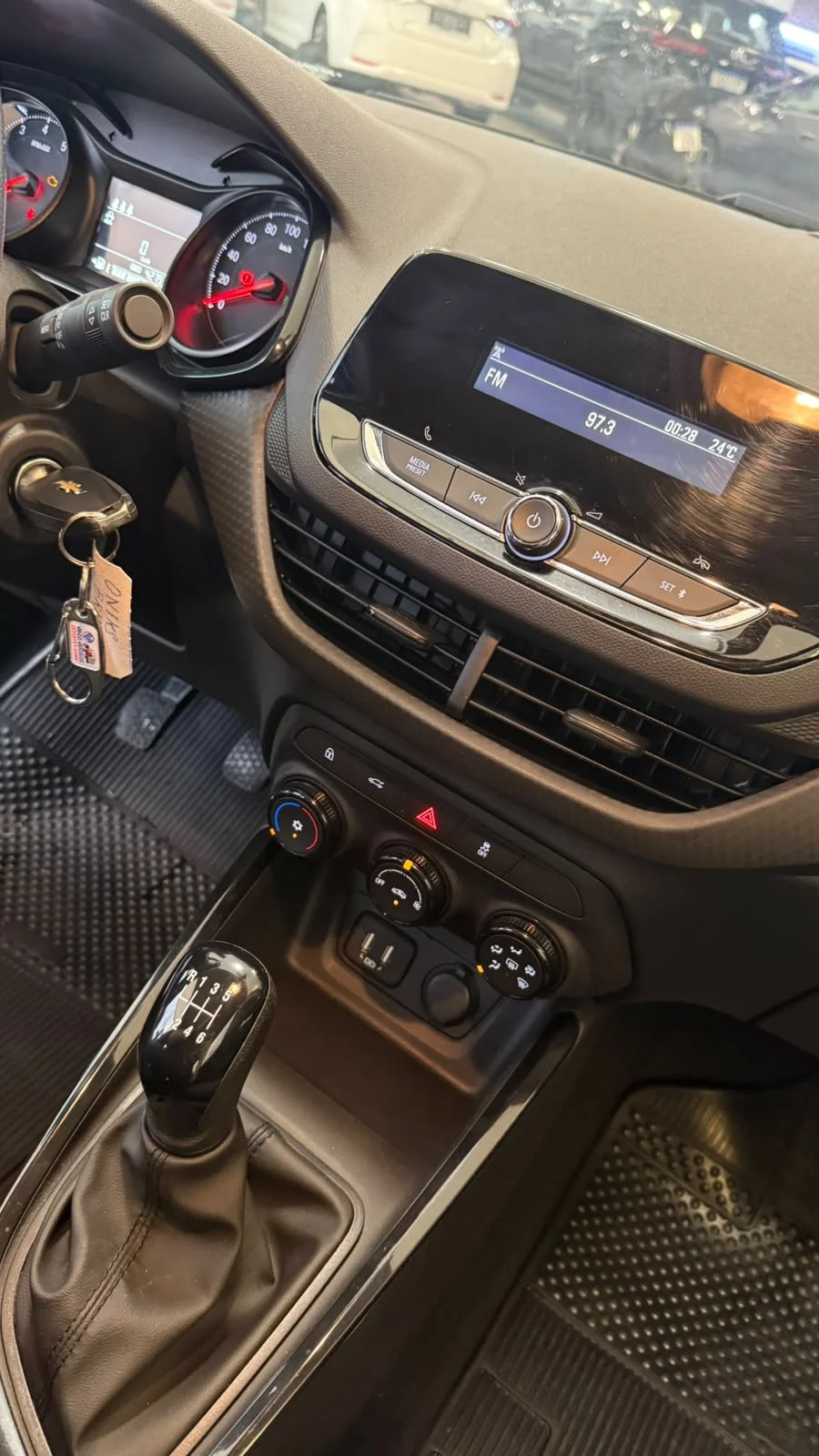 Chevrolet Onix — foto 7