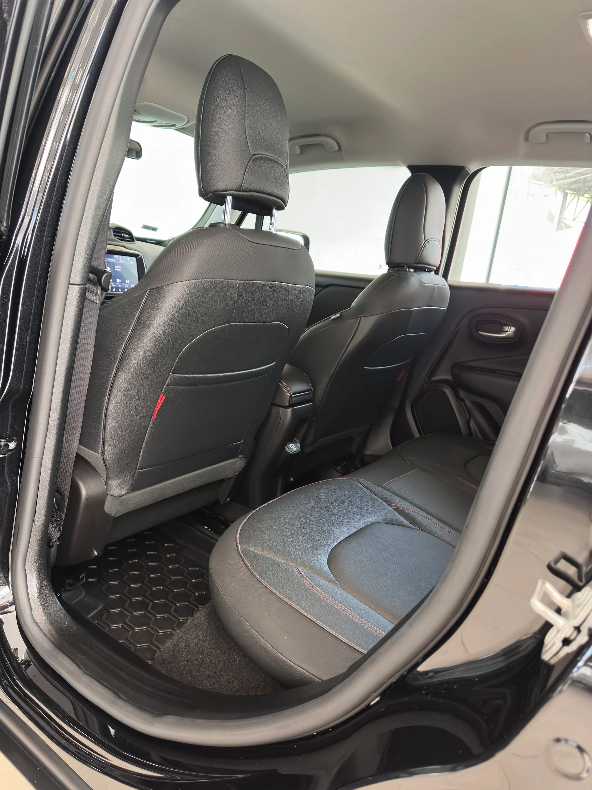 Jeep Renegade — foto 26