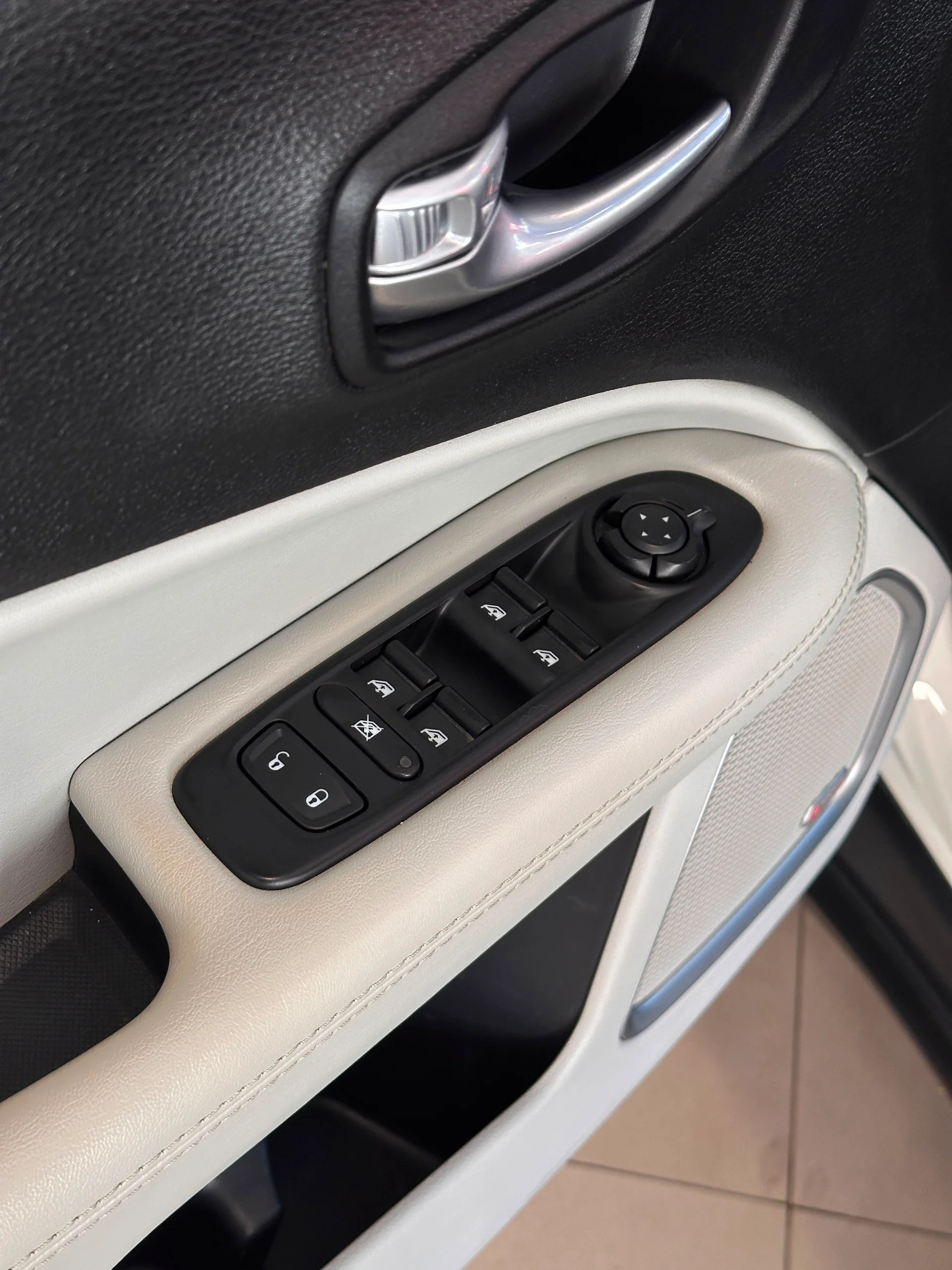 Jeep Compass — foto 13