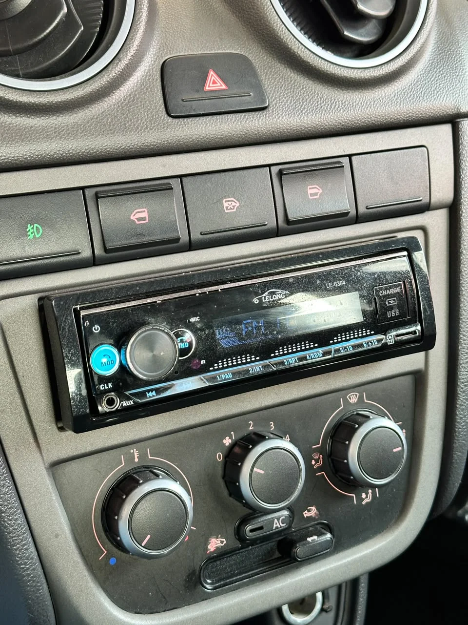 Volkswagen Voyage — foto 7