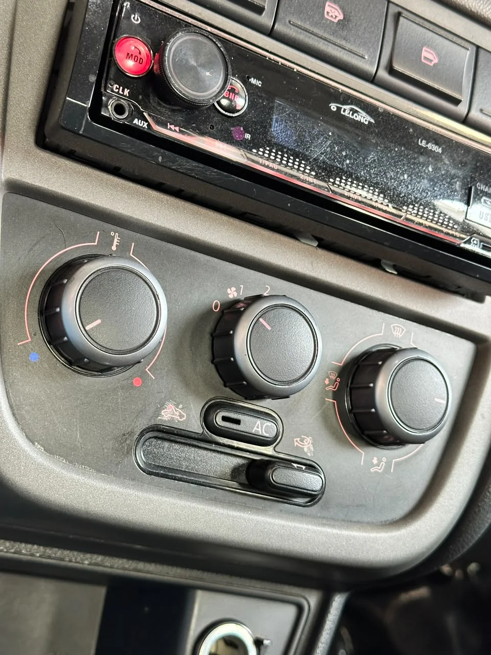 Volkswagen Voyage — foto 11