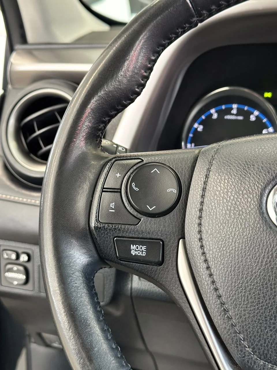 Toyota RAV4 — foto 13