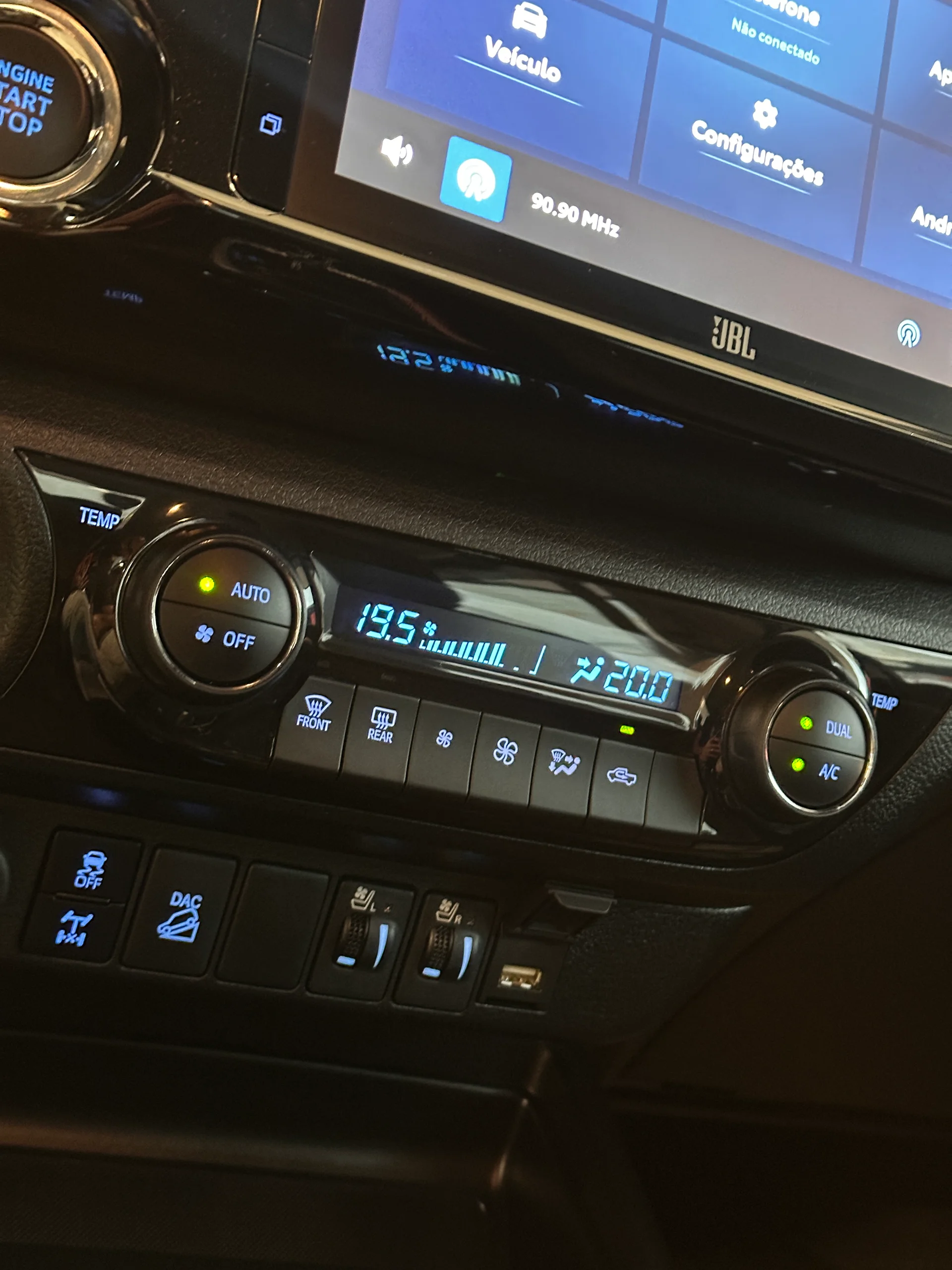 Toyota Hilux — foto 12